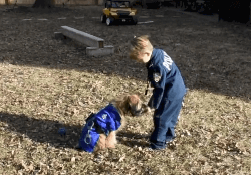 Oliver och Ruby är poliser tillsammans.